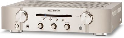 Sølvfarvet Marantz PM6003 stereo hi-fi-forstærker, set forfra, frontpanel med knapper, drejeknapper og jackstik