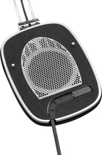 Åben hi-fi hovedtelefon Bowers & Wilkins P7 i sort, set ovenfra, perforeret metalrist på ørepude, sort hovedbøjle