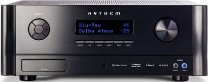 Forside af en sort Anthem MRX-720 hjemmebiograf-forstærker, knapper og skærme på børstet sort metalchassis