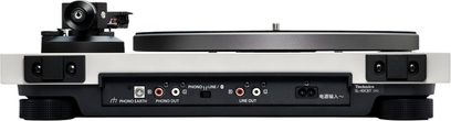 Technics SL-40CBT sidabrinės vinilo plokštelės galinis vaizdas, metalinis korpusas, phono ir linijiniai RCA išėjimai, žemės kontaktas, tinklo įjungimo įtaisa