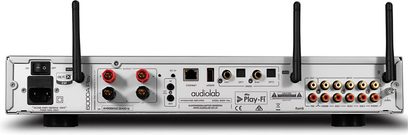 Ampli hi-fi integrált sztereó Audiolab 6000A Play ezüst színben, hátulról látható csatlakozókkal, portokkal, antennákkal és feliratokkal