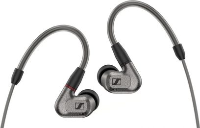 Sennheiser IE 600 metallisk grå inneøretelefoner, to hjerteformede ørepropper koblet sammen med en svart kabel