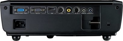 Optoma EX536 projektor, set bagfra, med HDMI-, VGA-, kompositvideo-, lyd- og RS-232-stik, tænd/sluk-knap og stikkontakt