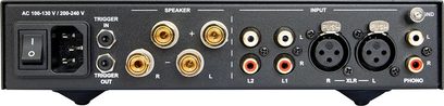Bagsiden af en sort Nuprime IA-9X stereo hi-fi forstærker med audio ind- og udgange, trigger og højttalertilslutninger
