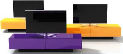 Spectral Brick BR2001 TV-møbel bestående af rektangulære moduler i sort, gul, lilla og orange, set forfra