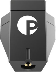 Pick It MC9 kazeta pro hi-fi gramofon, pohled zepředu, černý úhlový trup, bílé kruhové logo s písmenem "P", viditelná jehla
