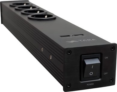 Černá prodlužovací zásuvka Taga Harmony PF-400USB, 5 síťových zásuvek, vypínač on/off, pohled shora mírně zešikma