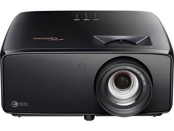 Videoproiector Optoma UZ38X negru, obiectiv frontal mare și fațadă texturată, vedere frontală ușor plonjantă