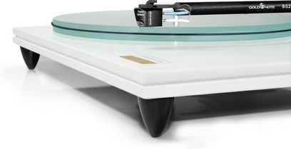 Vit Gold Note T-5-vinylspelare, närbild på glasskiva och svart tonarm