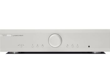 Stereo hi-fi integreret forstærker Musical Fidelity M3si sølv med rektangulær front, cirkulær central knap og 8 justerede knapper