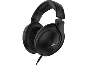 Sennheiser HD 620S fekete zárt hifi fejhallgató háromnegyedes nézetben, ovális fülpárnákkal, puha párnázással, leválasztható kábellel