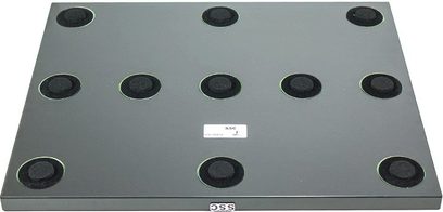 Amortecedor de vibrações Solobase preto SSC, vista superior, forma retangular, 11 pés circulares pretos sobre superfície cinza