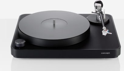 Gramofon ClearAudio Concept z ramieniem i wkładką, czarną podstawą, czarną obudową, widok z góry z położoną płytą