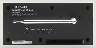 Tivoli Model One Digital radio, bagudsigt, hvid plastkabinet, teleskopisk metalantenne, porte og knapper