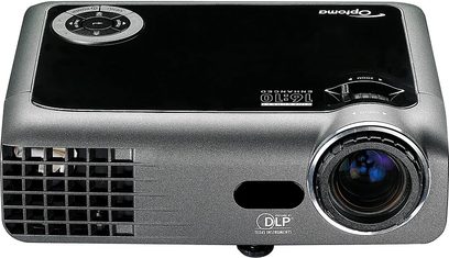 DLP-videoprojektor Optoma EW330 i gråsølv, set forfra, med linse, højttalergitter, knapper og indikatorer på toppen