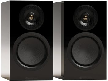 Monitor Audio Silver 50 8G fekete polcsugárzók párja, elölnézetben, látható magassugárzóval és nagy hangszóróval