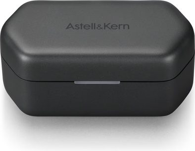 Černý matný obdélníkový zaoblený plastový pouzdro "Astell&Kern" s víčkem a nabíjecím portem na kratší straně
