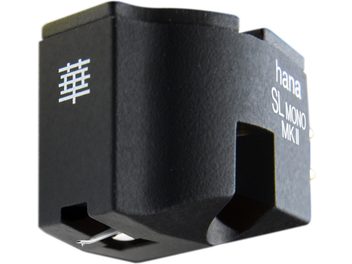 Cellule phono Hana SL Mono MKII en vue de trois-quarts avant, boîtier métallique noir mat à texture granuleuse avec découpe frontale et pointe de lecture argentée partiellement visible