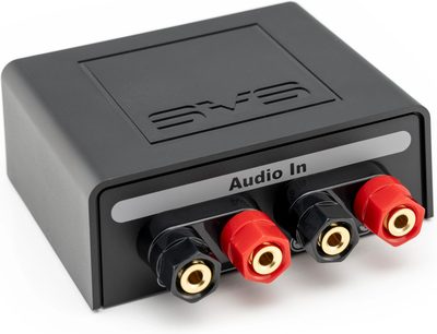 Acessório para cabo SVS SoundPath Speaker Level, caixa preta retangular com 4 conectores de áudio vermelho e preto na frente
