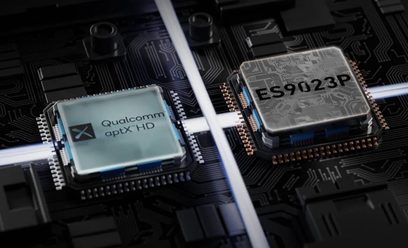 ArtSound Smart Evo, Nahaufnahme von 2 elektronischen Chips, Qualcomm aptX HD links, ES9023P rechts, auf einer schwarzen Hauptplatine