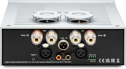 Pro-Ject Amp Box RS2 must, tagantvaade läbipaistvate kõlariklemmide, RCA- ja XLR-sisenditega hõbedasel korpusel