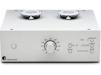 Preamplificatore phono Pro-Ject Tube Box DS3 B argento, pannello frontale con grande selettore centrale e valvole a vista sulla parte superiore
