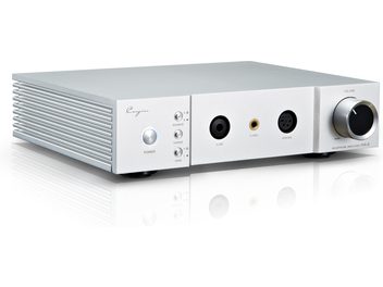 Preamplificatore per cuffie Cayin IHA-8 in alluminio argento spazzolato, vista tre quarti anteriore sinistra, lato sinistro dotato di alette di ventilazione, pannello frontale con pulsante di accensione luminoso, tre tasti selettori, tre uscite cuffie 6,35 mm, 4,4 mm e XLR a 4 poli, e un ampio potenziometro del volume a destra