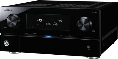 Pioneer SC-LX82 sort home cinema-forstærker, set forfra, blåt display, sølvfarvede knapper og drejeknapper, 2 store drejeknapper