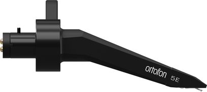 Ortofon Concorde 5E vinylpickup i matt svart plast og metall, sett fra høyre side, slank kropp med hvitt logo, forgylte tilkoblingspinner og øvre håndteringsgrep