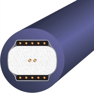 Digitalt koaksialkabel Wireworld Ultraviolet 10, cirkulært tværsnit, lilla kappe, hvid indre struktur med kornet tekstur, 2 centrale guldbelagte ledere, flere guldbelagte stik arrangeret i 2 sorte rækker.
