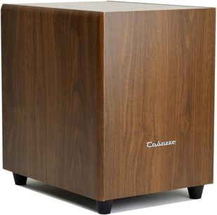 Subwoofer Cabasse Orion MT32 w kolorze orzecha, o sześciennym kształcie, z ciemnego drewna, z czarną maskownicą na przednim panelu