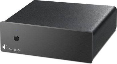 Pro-Ject Amp Box S sort forstærker, rektangulært mat sort kabinet, frontpanel med logo og blå LED