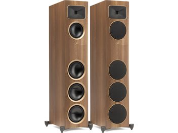 Δύο ηχεία-κολώνες MartinLogan Foundation F1 από ξύλο καρυδιάς, με μαύρη και χρυσή πρόσοψη, σε λευκό φόντο