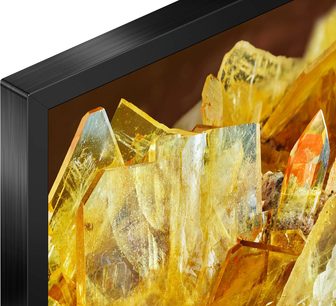 Sony XR98X90L, øverste venstre hjørne af en sort skærm, gennemsigtige gule krystaller, nærbillede, diagonal vinkel