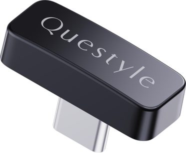 Компактен черен безжичен предавател Questyle QCC Dongle Pro с USB-C конектор, заснет в лек ъгъл