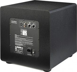 Essentials Sub 12 subwoofer med sort bagpanel med stik, justeringsknapper og hvide inskriptioner