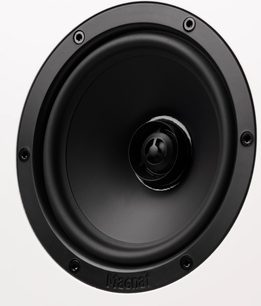 Dolby Atmos-luidspreker Magnat ATM 202 wit satijn, close-up van de voorkant, ronde zwarte luidspreker met 4 zichtbare schroeven