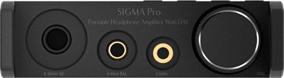 Amplificator portabil pentru căști SIGMA Pro negru, panou frontal cu mufe jack de 6,35, 4,4 și 3,5 mm și buton mare de volum pe dreapta