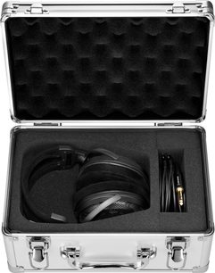 Sluchátka Audio Technica ATH-ADX3000 s otevřenou konstrukcí v stříbrném pouzdře s černou pěnou, audio kabel vpravo