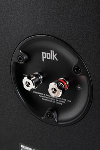 Polk R600 sort højttaler, tæt forfra-billede af stik og justeringsknapper på bagsiden