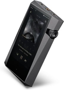Audiofilní přehrávač Astell&Kern SR25 MKII černý, pohled zepředu mírně zešikma, rozsvícený displej, ovládací kolečko na boku