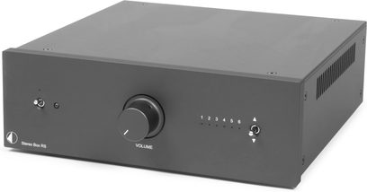 Pro-Ject Stereo Box RS sort hi-fi-stereforstærker, set forfra, front med volumenkontrol og hovedtelefonstik, rektangulært kabinet
