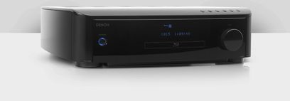 Czarny odtwarzacz Blu-ray Denon S-5BD, widok z przodu, niebieski wyświetlacz LCD pokazujący "C015 1:09:40"