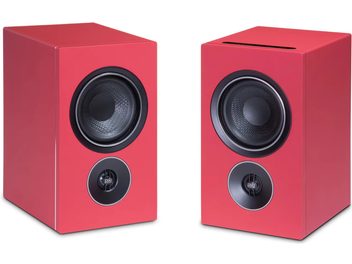 Paire d'enceintes bibliothèque PSB rouges, vue de trois quarts, avec woofer noir et tweeter en façade