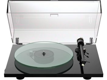 Toca-discos hi-fi Pro-Ject T2 Super Phono com prato de vidro transparente, braço de leitura preto e tampa de plástico levantada