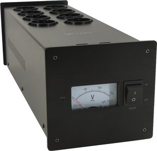Taga Harmony PF-1000LPS sort, set fra en vinkel, 8 runde stik på toppen, voltmeter og afbryder på fronten