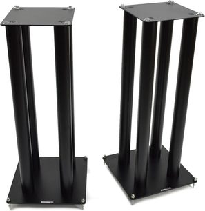 To sorte Atacama Audio SLX700 højtalere i metal, med rektangulær, lodret form og 4 ben, set forfra