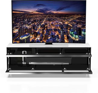 Sonos Spectral Scala SC1656 sort TV-møbel med flad skærm, der viser et natligt luftfoto af en oplyst by