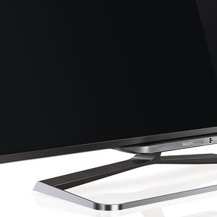 Børstet metalfod til Philips 46PFL8008K-tv, tæt profilvisning på hvid baggrund