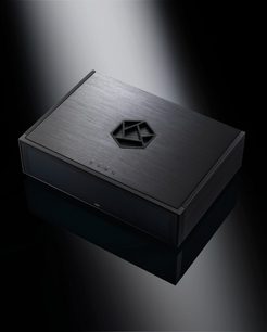 Síťový audio přehrávač Rose RS130 černý, pohled shora, matný černý obdélníkový kryt, šestihranný logo vyleptané ve středu